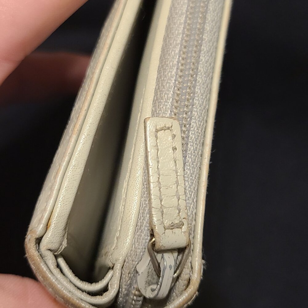Gucci Microguccissima Compact Wallet - Picture 8 of 12